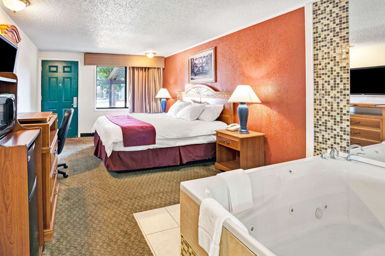 Bedroom 2, Knights Inn Sterling Heights, Macomb