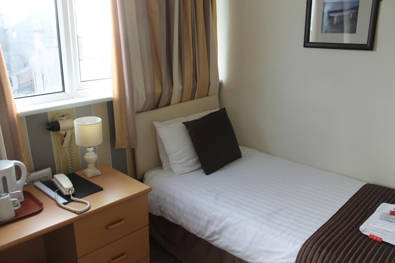 Bedroom 3, Chatsworth House Hotel, Conwy