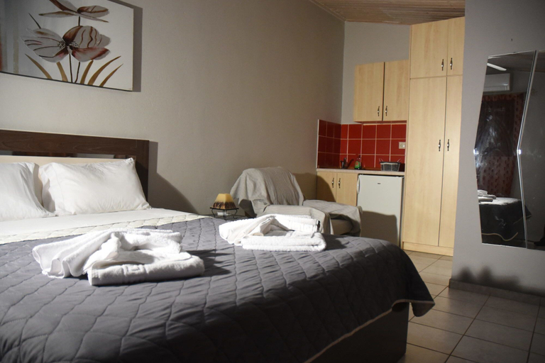 Bedroom 5, Anneta Studios, Epirus
