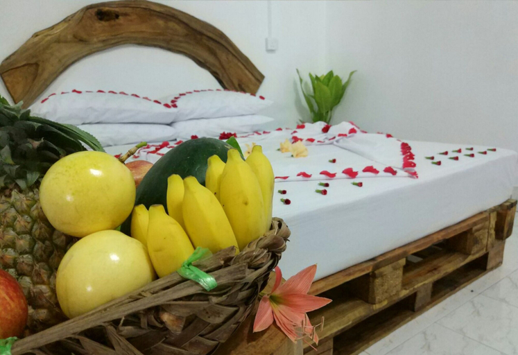 Food & Drinks 5, Veli Thoddoo Inn