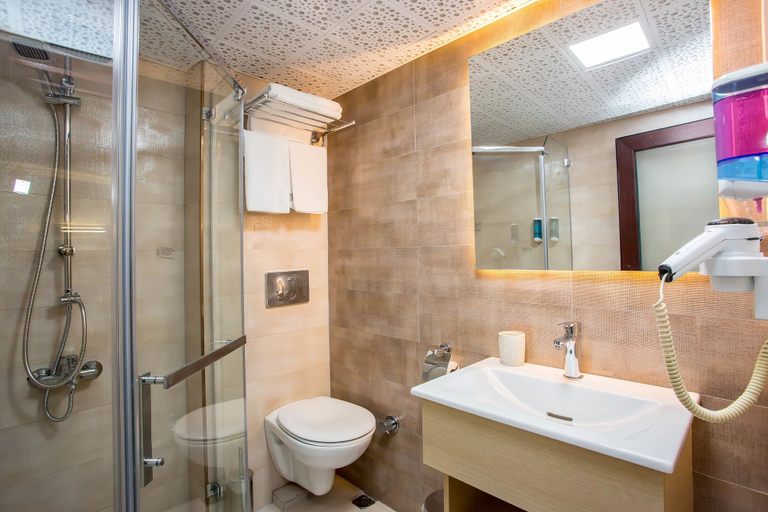 Bathroom 5, Pera Capitol, Beyoğlu