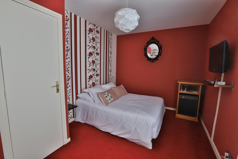 Bedroom 2, Hotel Des Grands Vins, Rhône