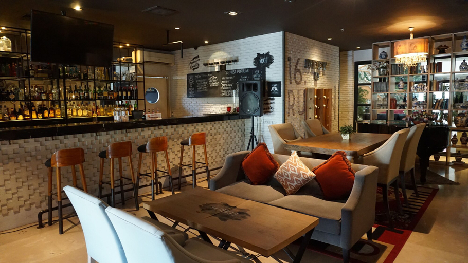 Food & Drinks 4, Toeti Roosseno Plaza, South Jakarta