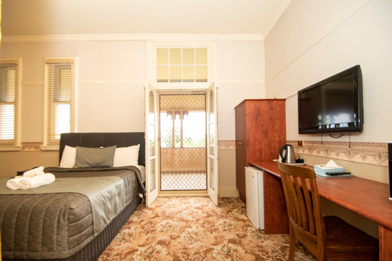 Bedroom 3, Hydro Hotel, Leeton