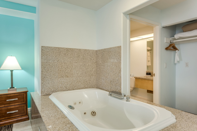 Bathroom 5, Pacifica Beach Hotel, San Mateo