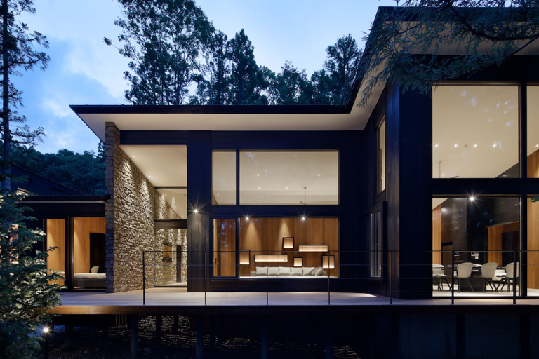 Exterior & Views