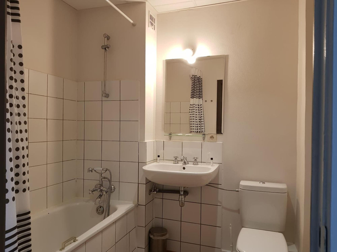 Bathroom 5, Hotel O Ieper, West-Vlaanderen