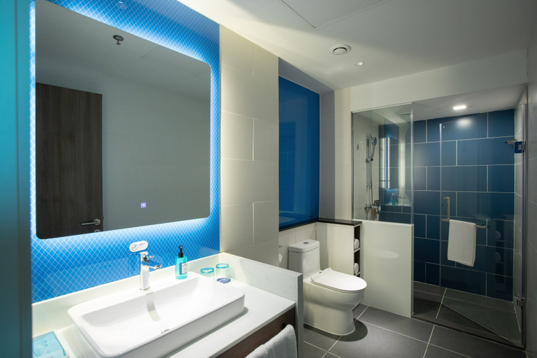 Bathroom 3, Holiday Inn Express SHANTOU CITY CENTER by IHG, Shantou