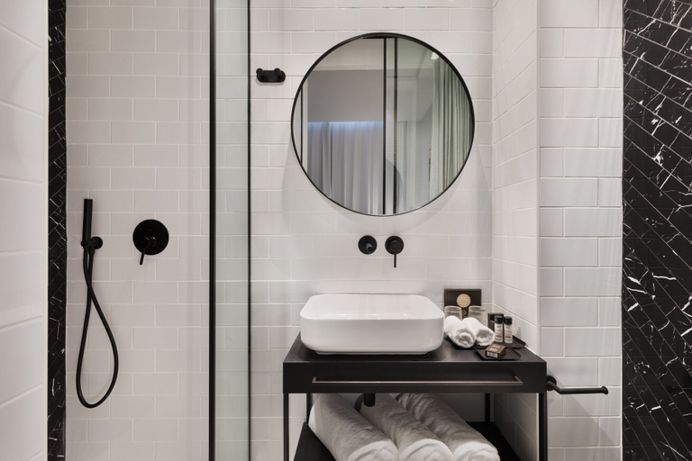 Bathroom 5, The Herbert