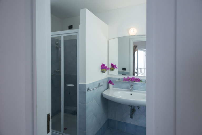 Bathroom 4, Hotel Punta Scario, Messina