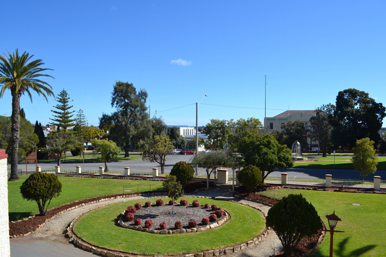 Others 5, Hydro Hotel, Leeton