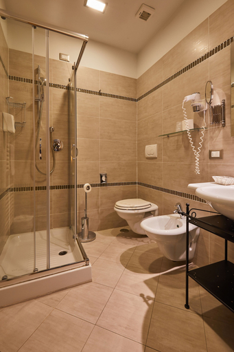 Bathroom 5, Castelmartini, Pistoia