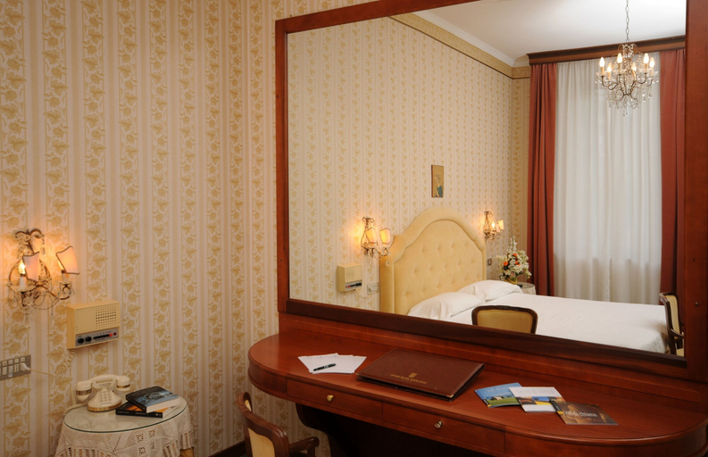 Bedroom 4, Grand Hotel Excelsior, Siena