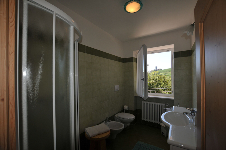 Bathroom 3, Agritur Le Pergolette, Trento