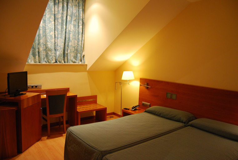 Bedroom 3, Hotel Mieres del Camino, Asturias
