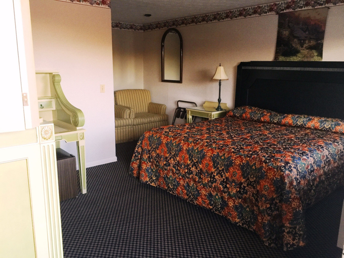 Bedroom 5, Budget Inn North Stonington, New London