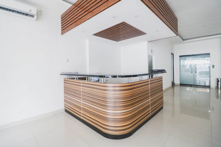 Public Area 3, RedDoorz Plus near Living Plaza Jababeka, Cikarang