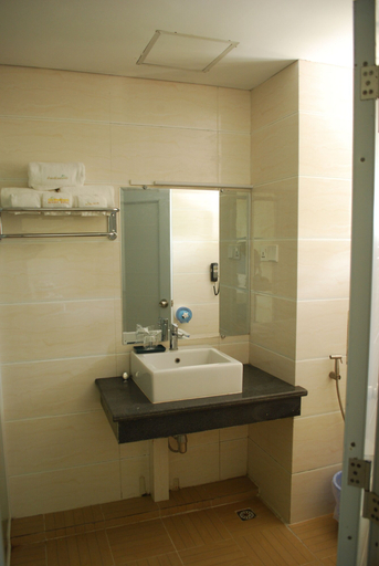 Bathroom 4, Golden Beach Resort Hotel, Bassein