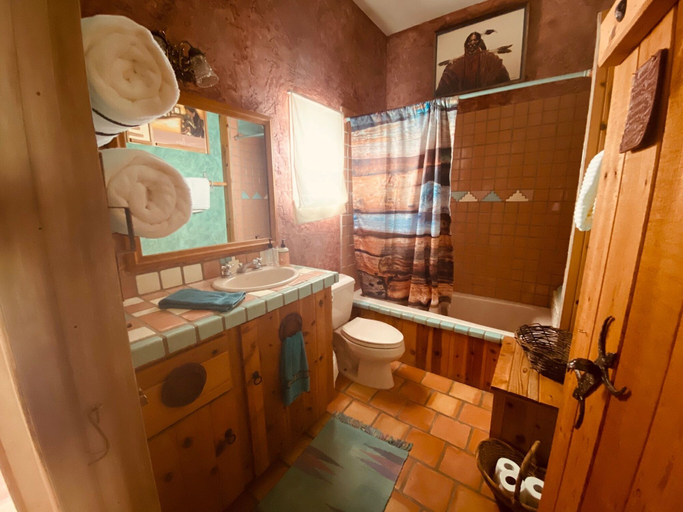 Bathroom, Bubbling Wells Oasis, Riverside