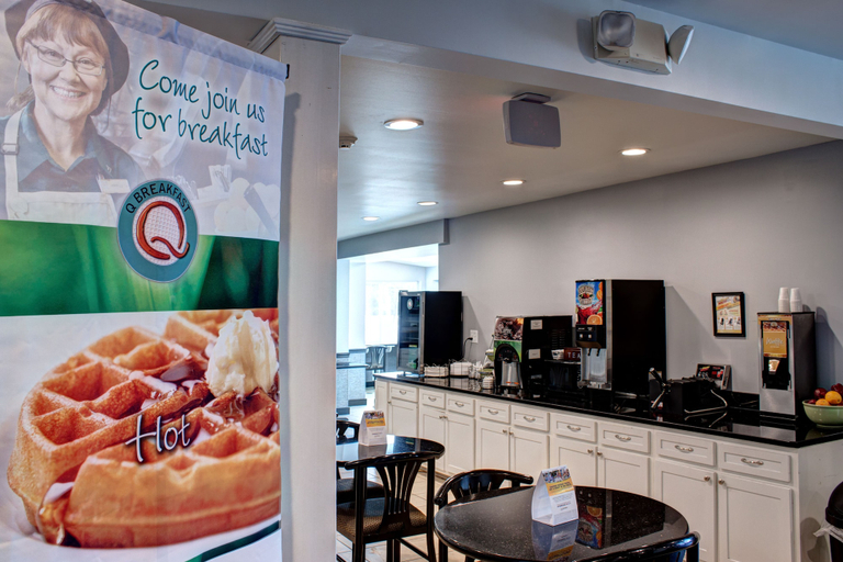 Food & Drinks 5, Quality Inn & Suites North/Polaris, Franklin