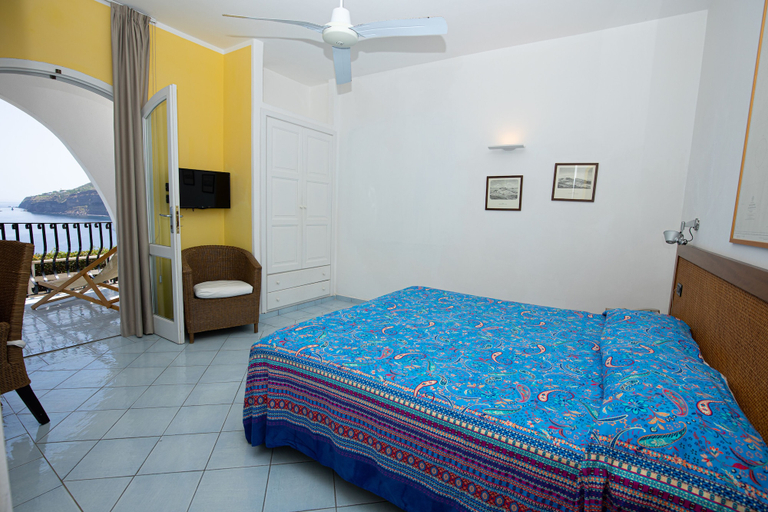 Bedroom 3, Hotel Punta Scario, Messina
