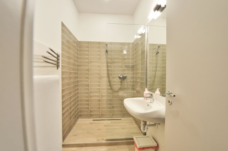 Bathroom 4, Villa Oliver 2 Siófok, Siófok
