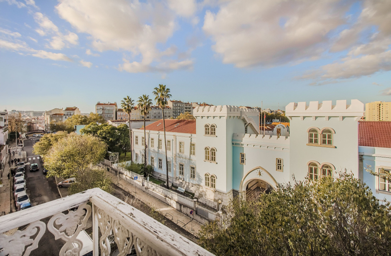 Exterior & Views 2, Bright & Beautiful Top Floor Graça Flat, Lisbon