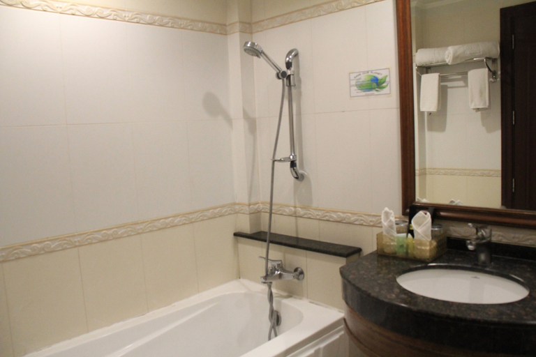 Bathroom 5, Savannah Resort Hotel, Angeles City