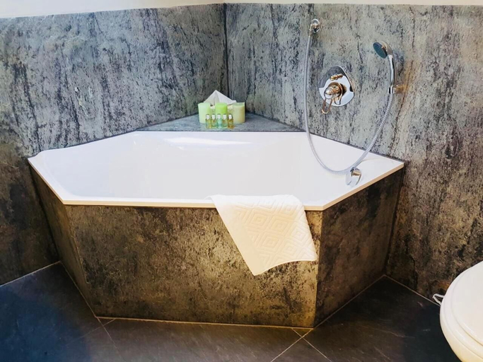 Bathroom 4, Alpspitzsuite Alpi, Garmisch-Partenkirchen