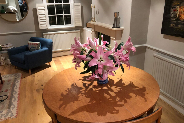 Food & Drinks, Stylish and Spacious Apartment With Terrace, London