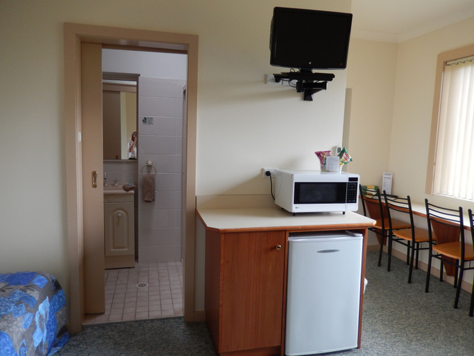 Others 5, Pioneer Way Motel, Blue Mountains