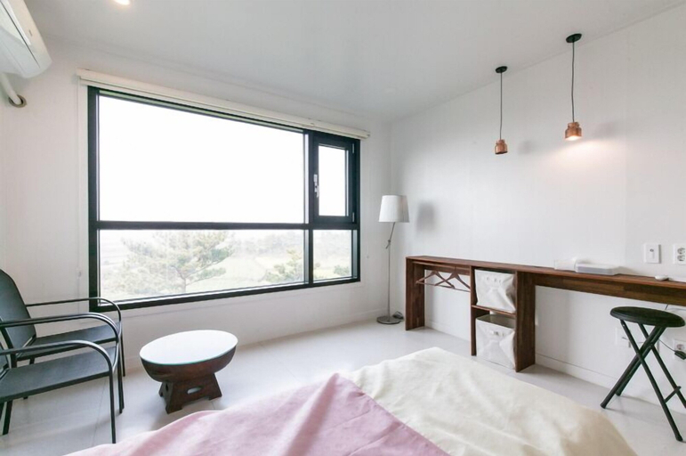 Bedroom 2, Ssaris Pension, Jeju