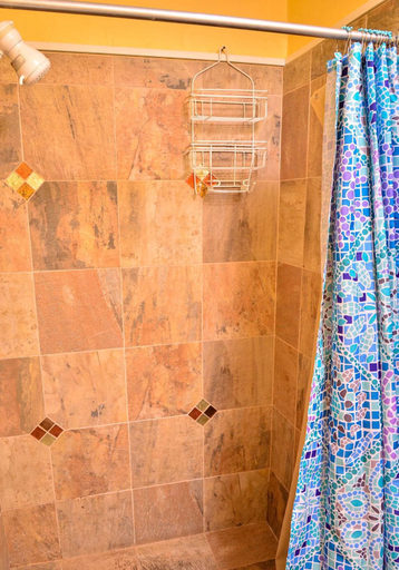 Bathroom 3, Kingston Sunset Guest Apartment I
