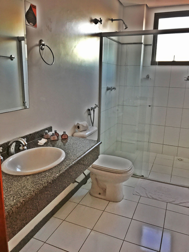Bathroom 5, Serema Palace Hotel, Lavras
