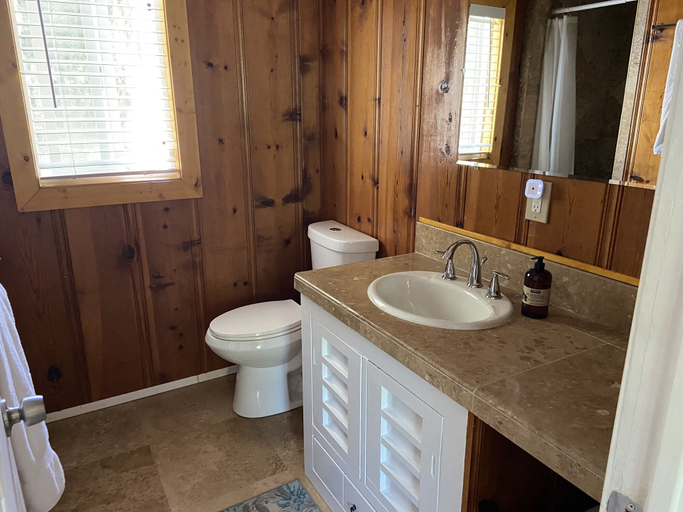 Bathroom, Clearlake Cabins, Lake