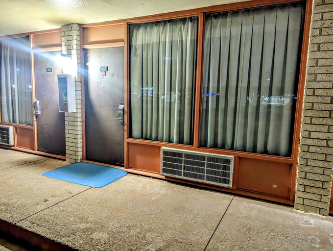 Others 5, Luxury Inn, Canadian