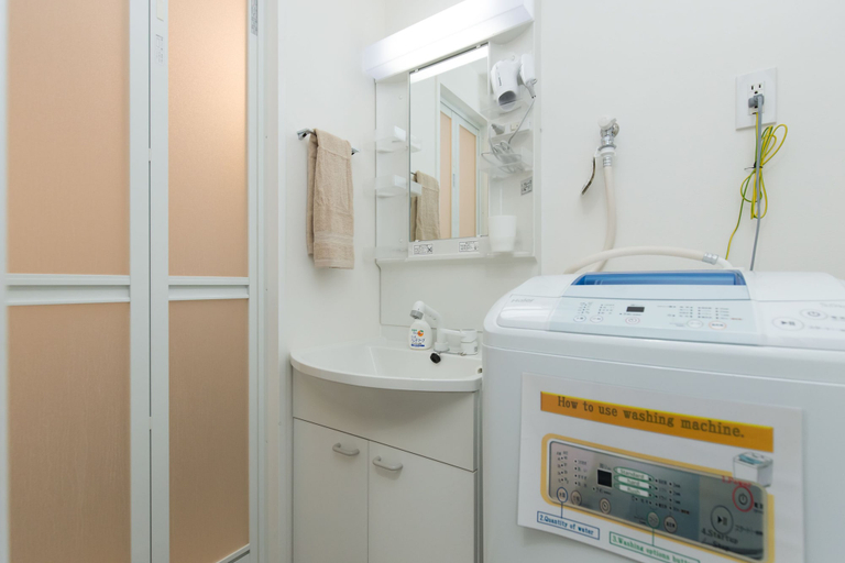 Bathroom 2, HY'sDurante 102, Ōta
