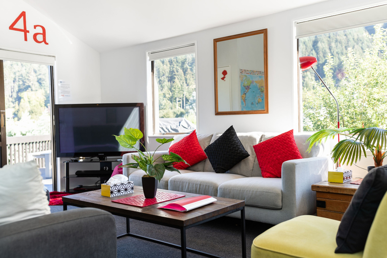 Others 5, 16 guests. Unique, central, mountain & lake views, Queenstown-Lakes