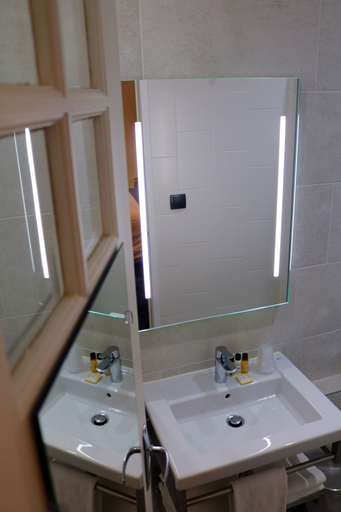 Bathroom 4, Hotel le Mouton Blanc, Manche