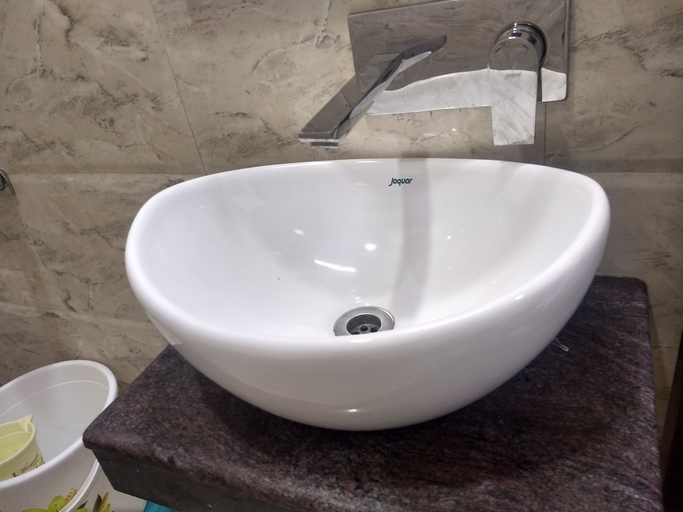 Bathroom 3, Hotel Reyansh, Udham Singh Nagar