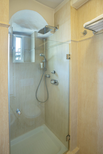 Bathroom 3, Dynasty Suites, Torino