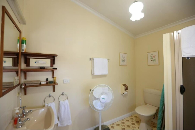 Bathroom 4, Kilmarnock House, Launceston - Pt B