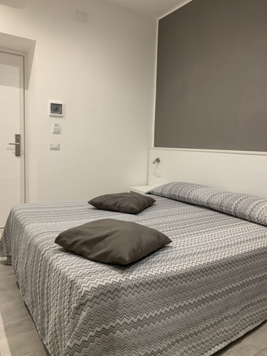 Bedroom 3, Hotel Assarotti, Genova