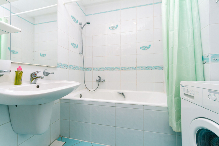 Bathroom 4, Apartments Kreshchatik 27-47, Shevchenkivs'kyi