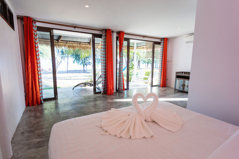 Bedroom 4, Mumsa Beach Resort & Restaurant, Thap Sakae