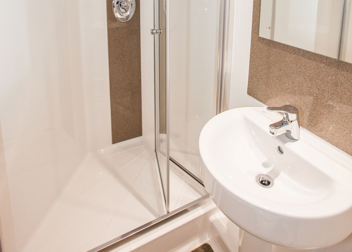 Bathroom 4, Beech Court - Hostel, Stirling