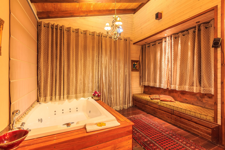 Bathroom 5, Betzel Haella