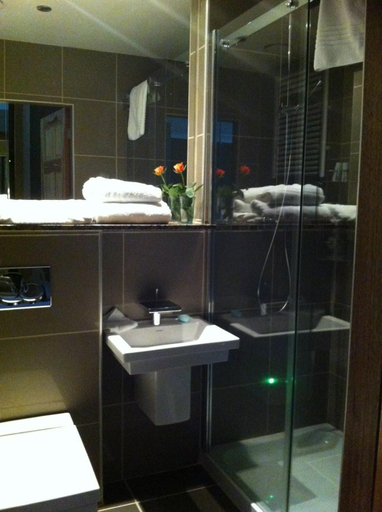 Bathroom 3, Riverside House, Stirling
