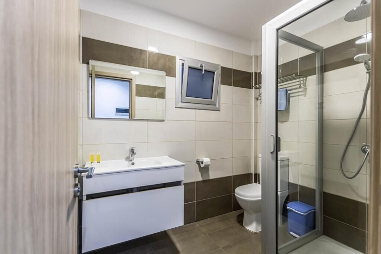 Bathroom 4, Bellini Hotel