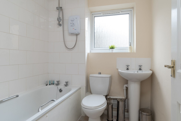 Bathroom, London Luton City Link, Luton